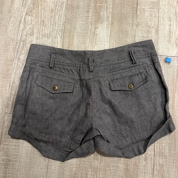 Robbi & Nikki gray cuffed shorts - Picture 2 of 4